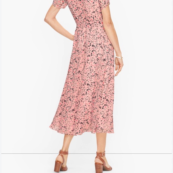 Talbots 6P fully lined, below knee length dress in peach floral, 100% polyester - Picture 7 of 7